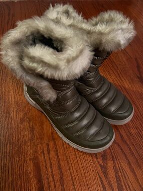 The North Face Olive Green Quilted Faux-Fur Winter Boots Like New